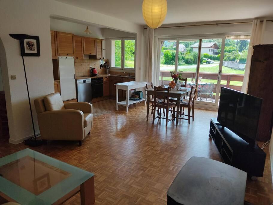Bel Appartement Au Calme A 5 Minutes Du Village Menthon-Saint-Bernard Eksteriør bilde